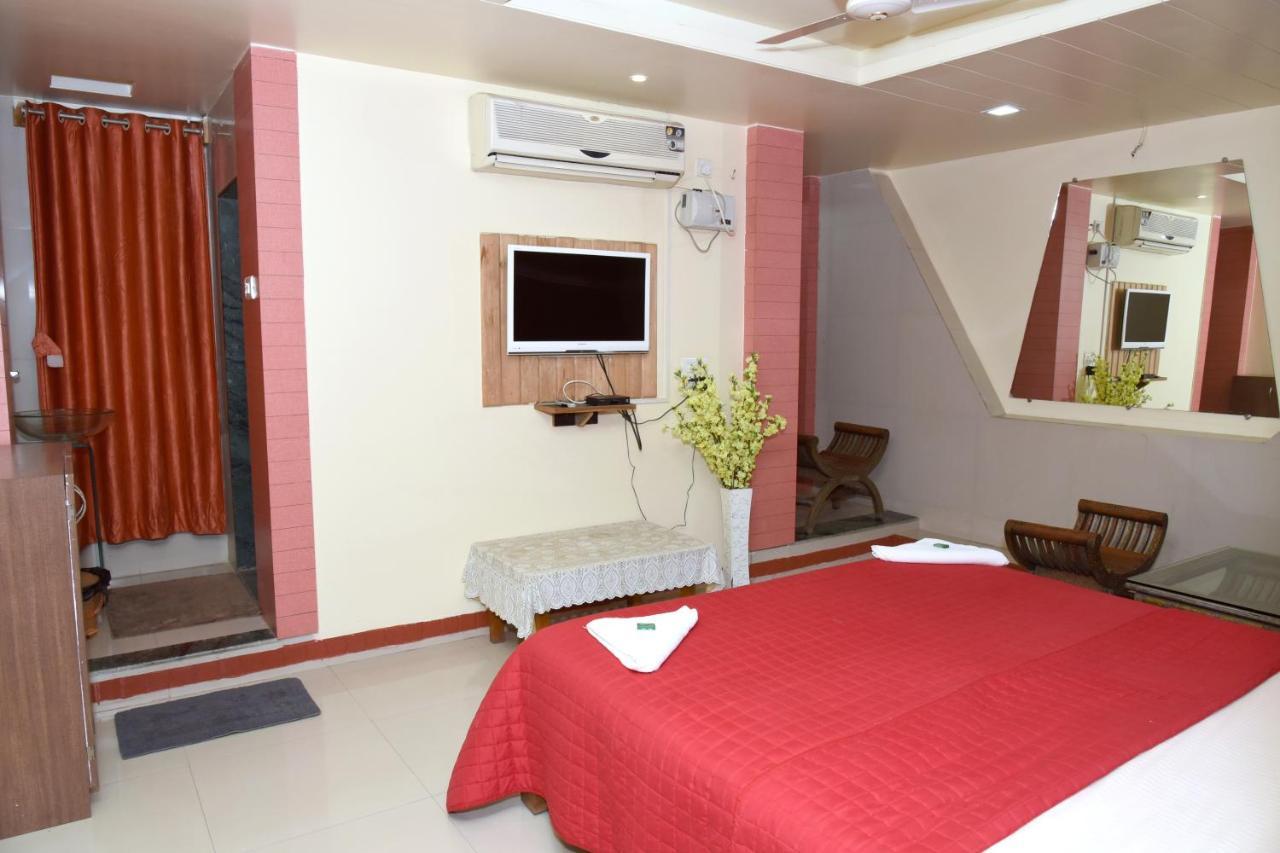 โอโย 67509 โฮเต็ล ทักซัน Hotel Narayangaon ภายนอก รูปภาพ